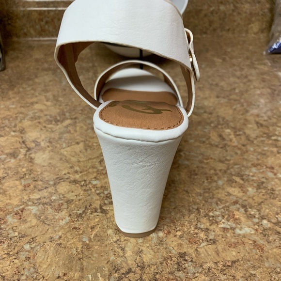 Shoe - Picture 5 of 6